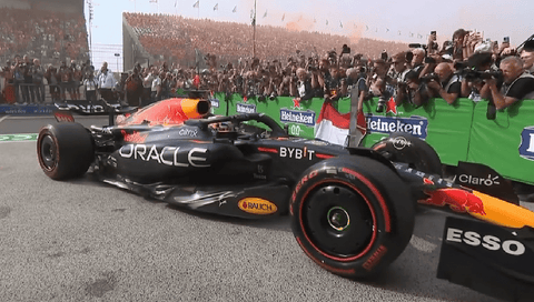 2022 - Red Bull Racing RB18 - Max Verstappen - Winner Dutch GP Zandvoort - Incl plastic cover (Spark 1:12) - Yuui's F1 scale models