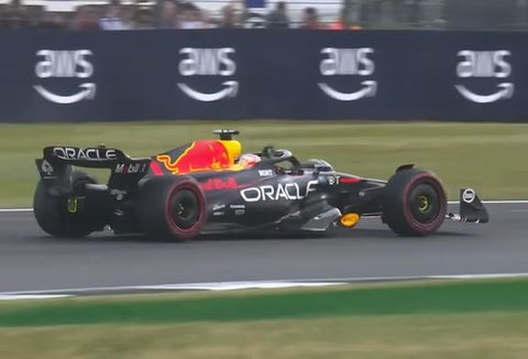 2023 - Oracle Red Bull Racing RB19 - Max Verstappen	- Winner British GP - with pit board (Spark 1:18) - Yuui's F1 scale models