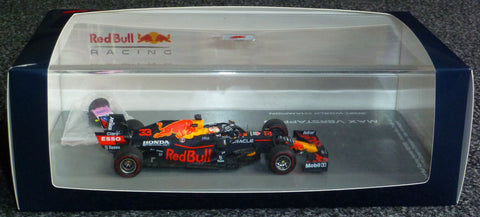 2021 - Red Bull Racing RB16B - Max Verstappen - Winnaar Abu Dhabi GP - Wereldkampioen - Pitboard + No1 board (Spark 1:43)