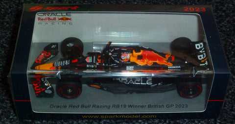 2023 - Oracle Red Bull Racing RB19 - Max Verstappen	- Winner British GP - with pit board (Spark 1:43) - Yuui's F1 scale models